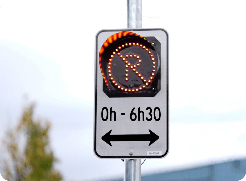 Thin dynamic parking restriction sign solar led