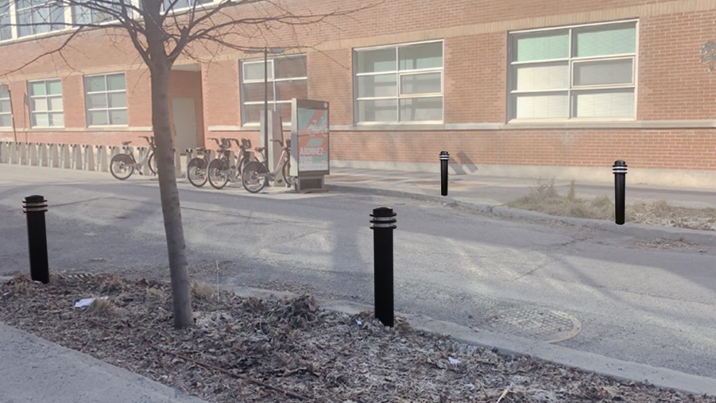 Bollard de protection en acier BOPS-MC près d'une station Bixi - Bollards et poteaux de signalisation - Trafic Innovation