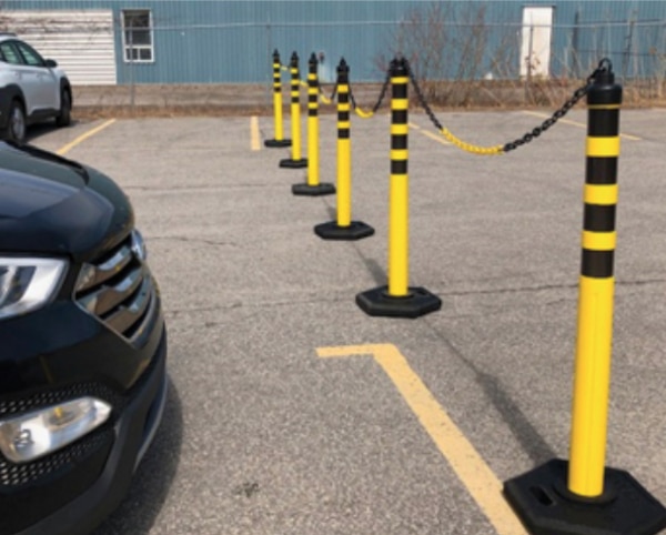 DEFLEX delineator for pedestrian and line up channelizing during an event - DEFLEX Bollards and delineators - Traffic Innovation
