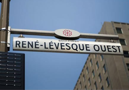 Panneau de nom de rue aérodynamique à Montréal - Panneau odonymique Aerovision - Trafic Innovation