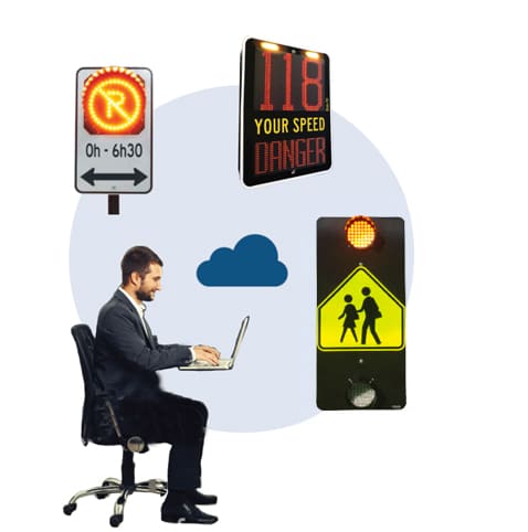 Road manager modifying electronic traffic signs on his computer via wifi - NAVIGATE traffic Cloud - Traffic Innovation